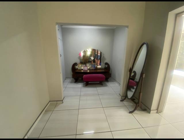 5 BEDROOM HOUSE FOR SALE IN MULLERSTUINE